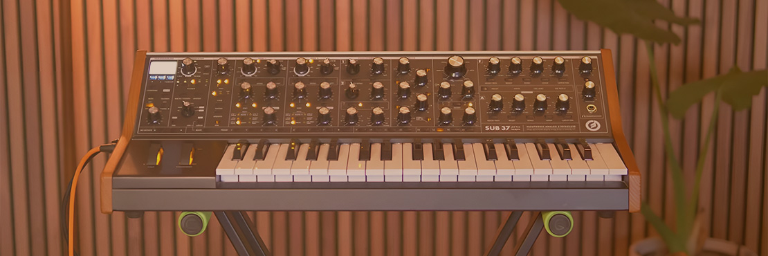 قیمت خرید فروش سینتی سایزر موگ Subsequent 37